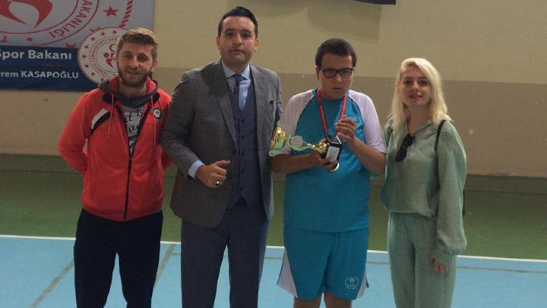 Özel Eğitim Öğrencimiz Emin Bugün Attığı Gol İle Gönüllere Taht Kurdu ve Cevizköy Ortaokulu Futsal Takımı Adına Kupayı Aldı
