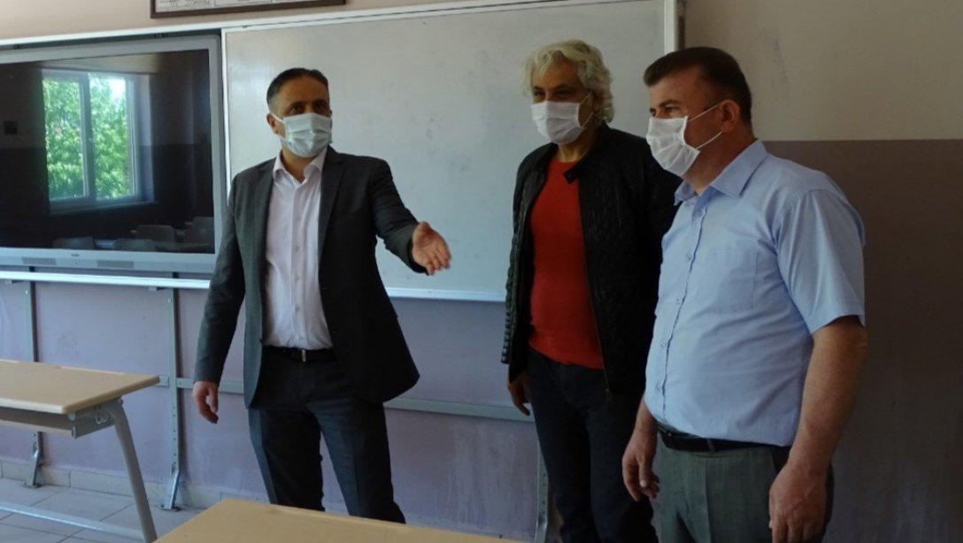 Kaymakamımız Sn. Mehmet KILIÇ'tan Okullarımıza Ziyaret