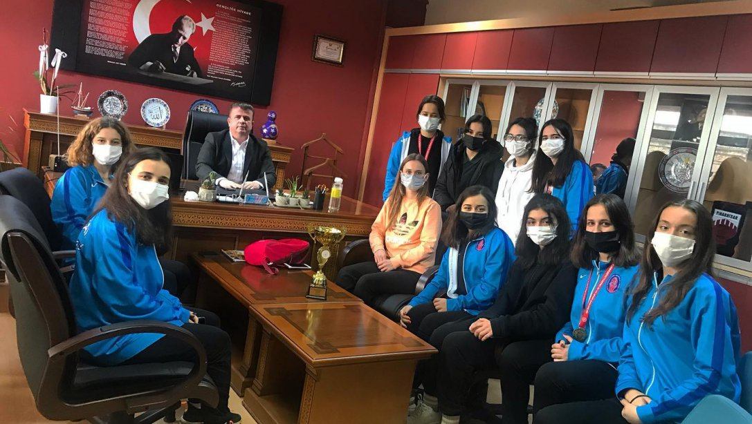 Genç Kızlar Voleybol Turnuvası'nda İl Şampiyonu - Pınarhisar Anadolu Lisesi Kız Voleybol Takımı